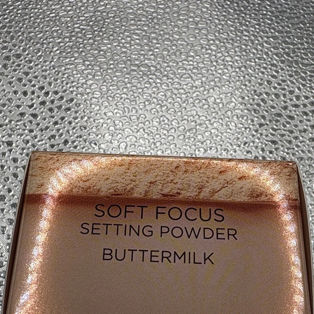 Sigma Beauty Soft Focus Setting Powder — Buttermilk Beige